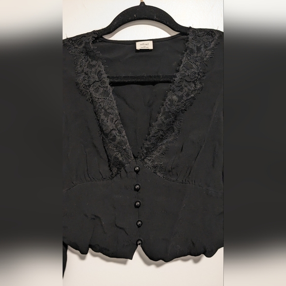 (181) Wilfred Lace Crop Top - Picture 3 of 7